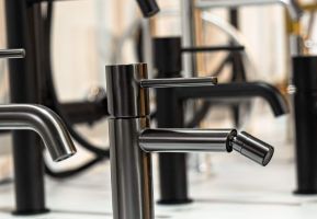 Carrelage élégant pour salle de bain au Maroc Carrelage élégant et stylé pour salle de bain, parfait pour une ambiance moderne, disponible chez Carlito au Maroc.