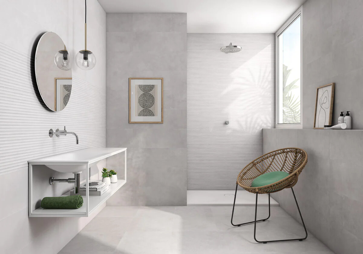 Carrelage en mosaïque coloré et moderne, parfait pour salle de bain au Maroc, ajoutant une touche de charme unique