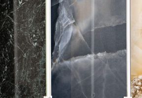 arrelage décoratif pour salle de bain, ajoutant style et personnalité, disponible chez Carlito au Maroc.