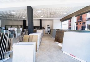 Carrelage moderne pour salle de bain, combinant style et fonctionnalité, proposé par Carlito au Maroc.