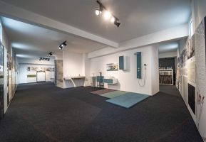 Carrelage en marbre pour salle de bain, ajoutant luxe et élégance, disponible chez Carlito au Maroc.