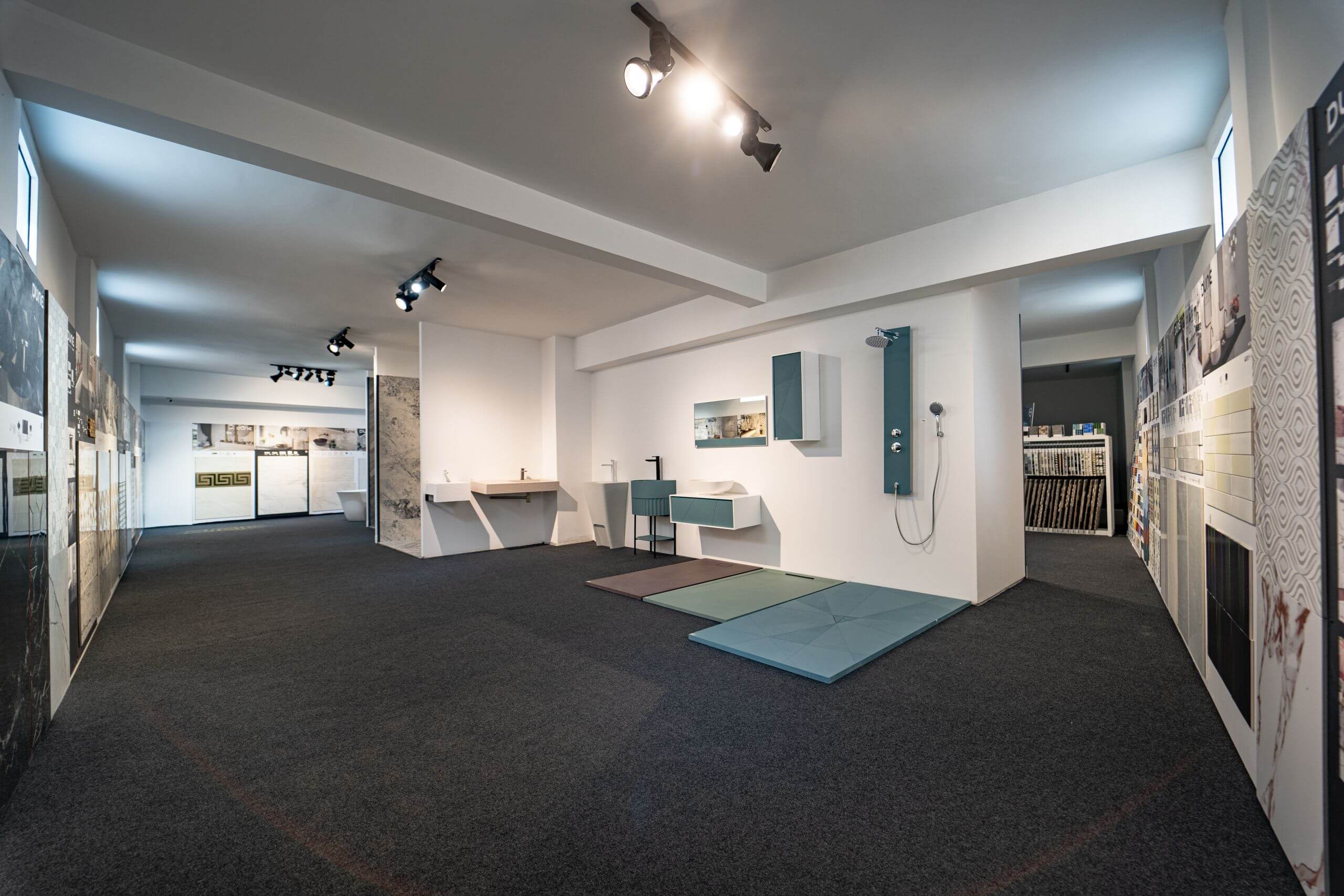 Carrelage en ciment pour salle de bain moderne au Maroc, offrant une touche artistique et durable à votre décoration.