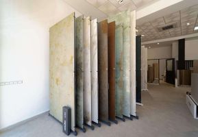 Carrelage en céramique pour salle de bain, alliant durabilité et style moderne, disponible chez Carlito au Maroc.