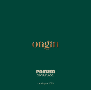 Échantillon de carrelage en marbre pour salle de bain, présentant une finition élégante et des motifs uniques